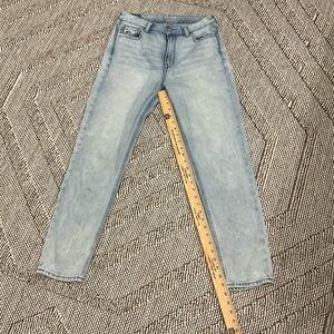 American Eagle Outfitters Light Wash Denim mom jean size 4
